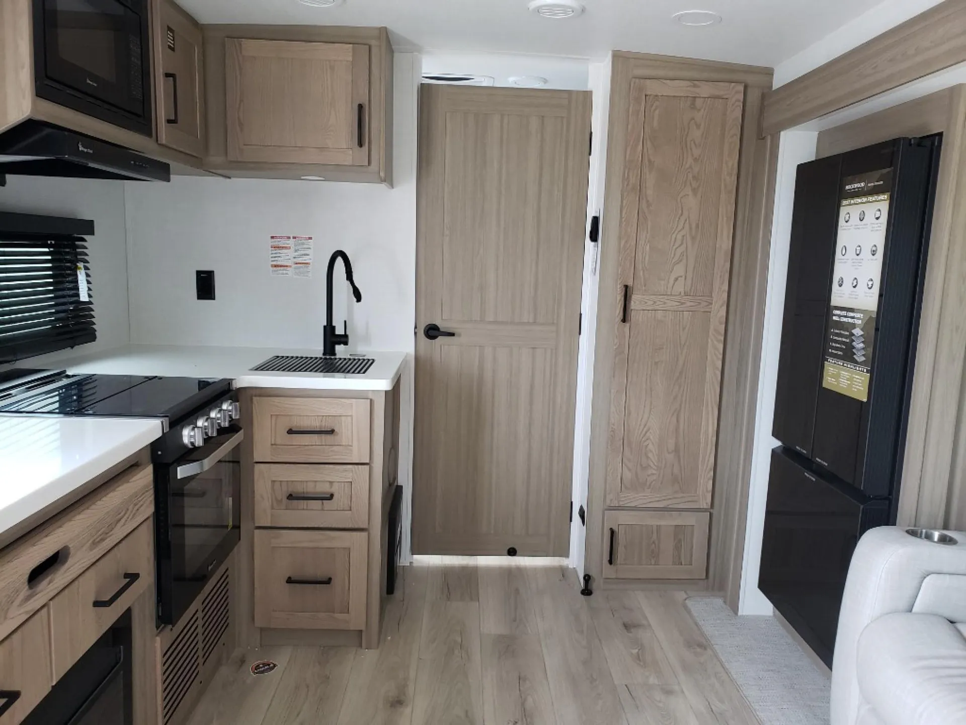 2027 Forest River Rockwood Mini Lite 2213S - Photo 3