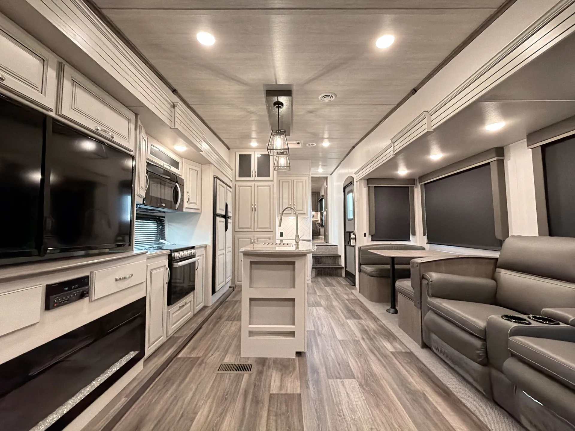 2021 Keystone Cougar 290RLS — living area main