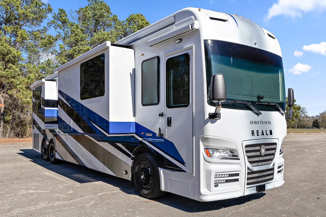 2027 Foretravel Realm Limited LVB - Photo 2