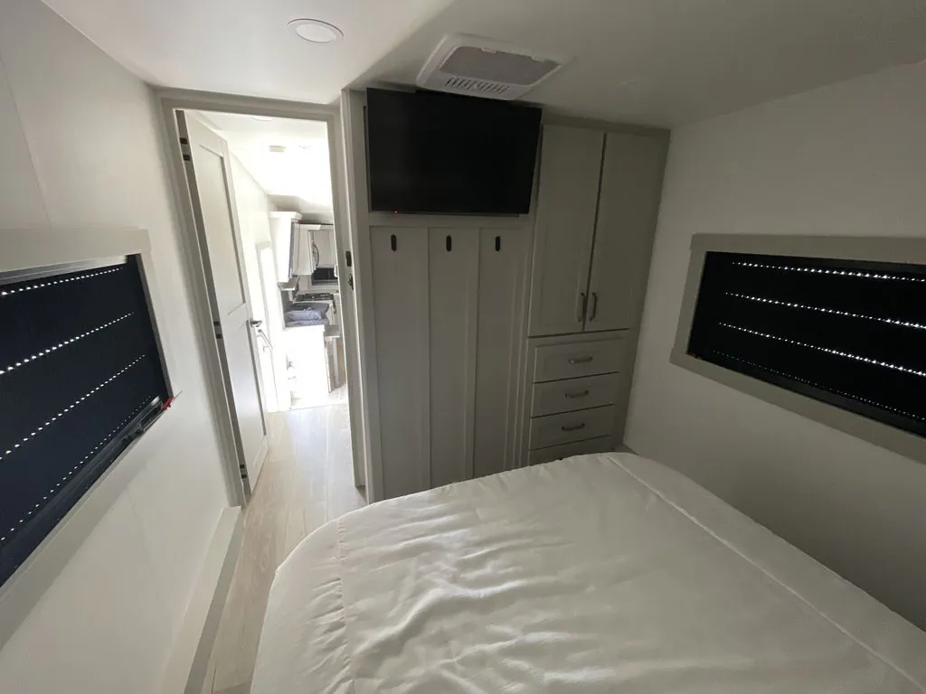 2025 Brinkley Model Z 2680, Photos photo 10