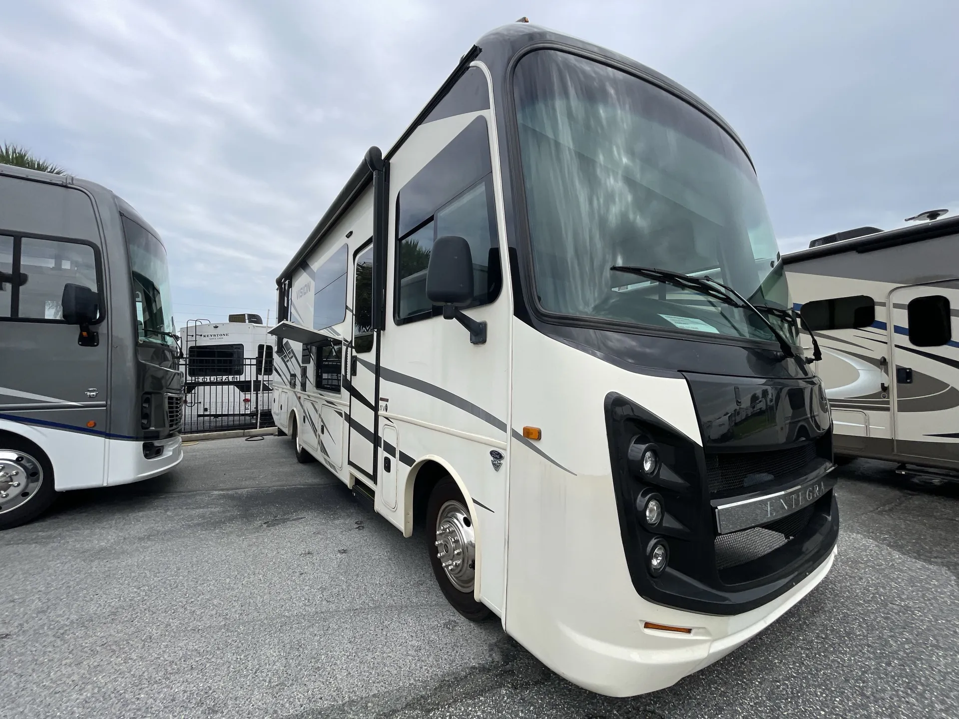 2023 entegra coach Vision 27A - Photo 2