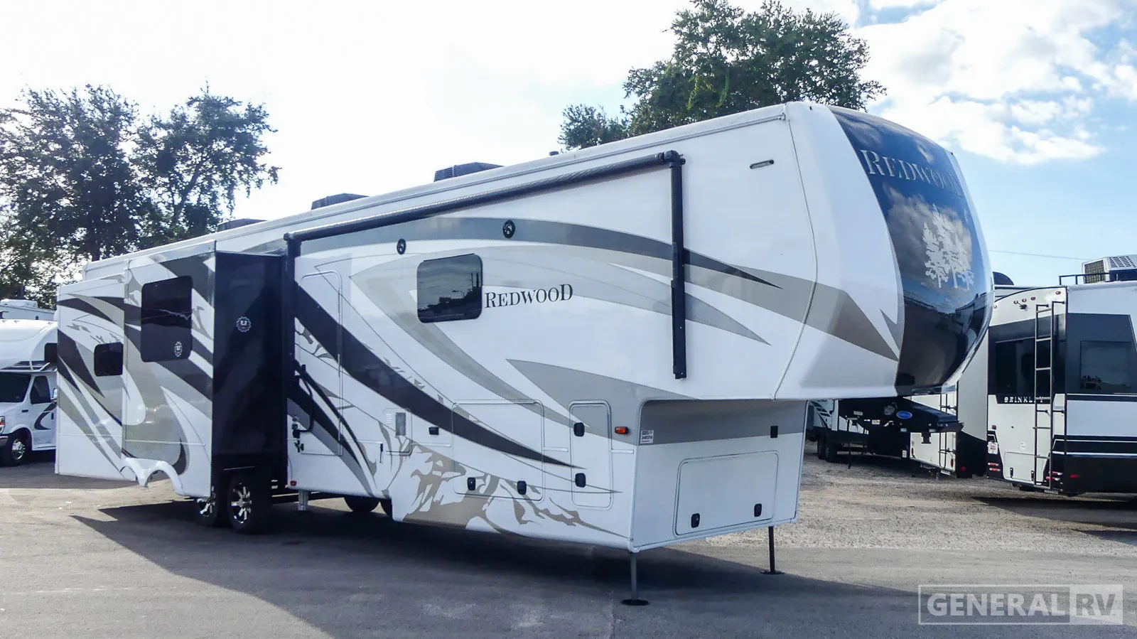 2021 Crossroads RV Redwood 4001LK - Photo 2