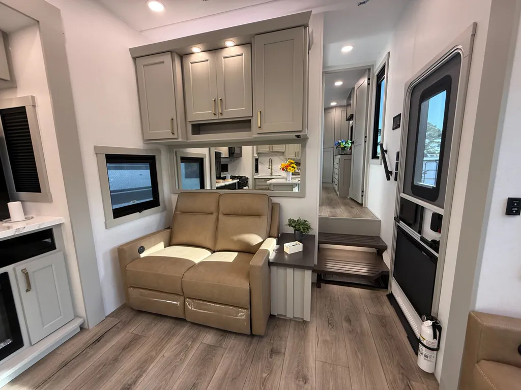 2026 Brinkley Model G 3520, Photos photo 18