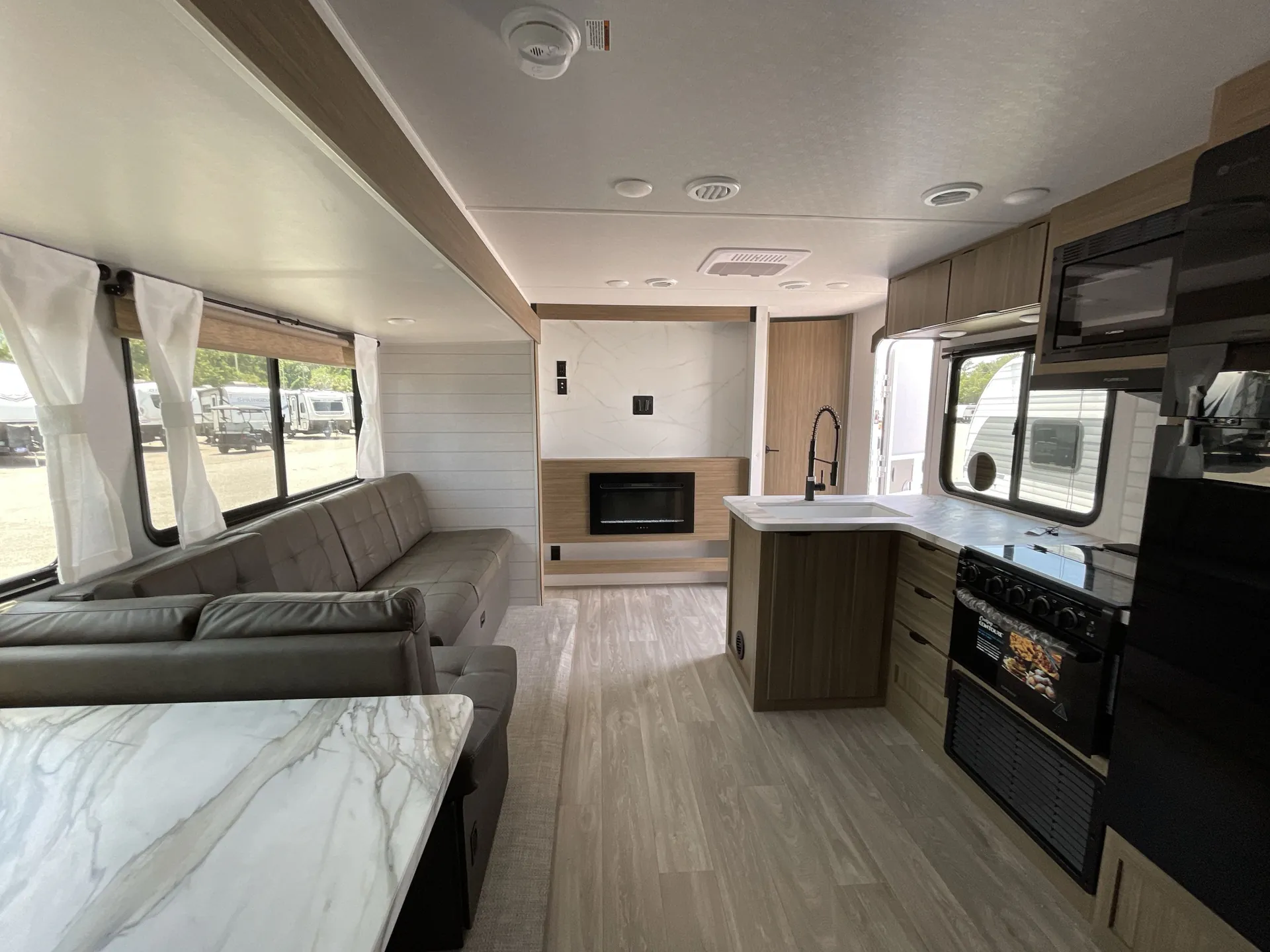 2027 Forest River Salem 33TS — living area main