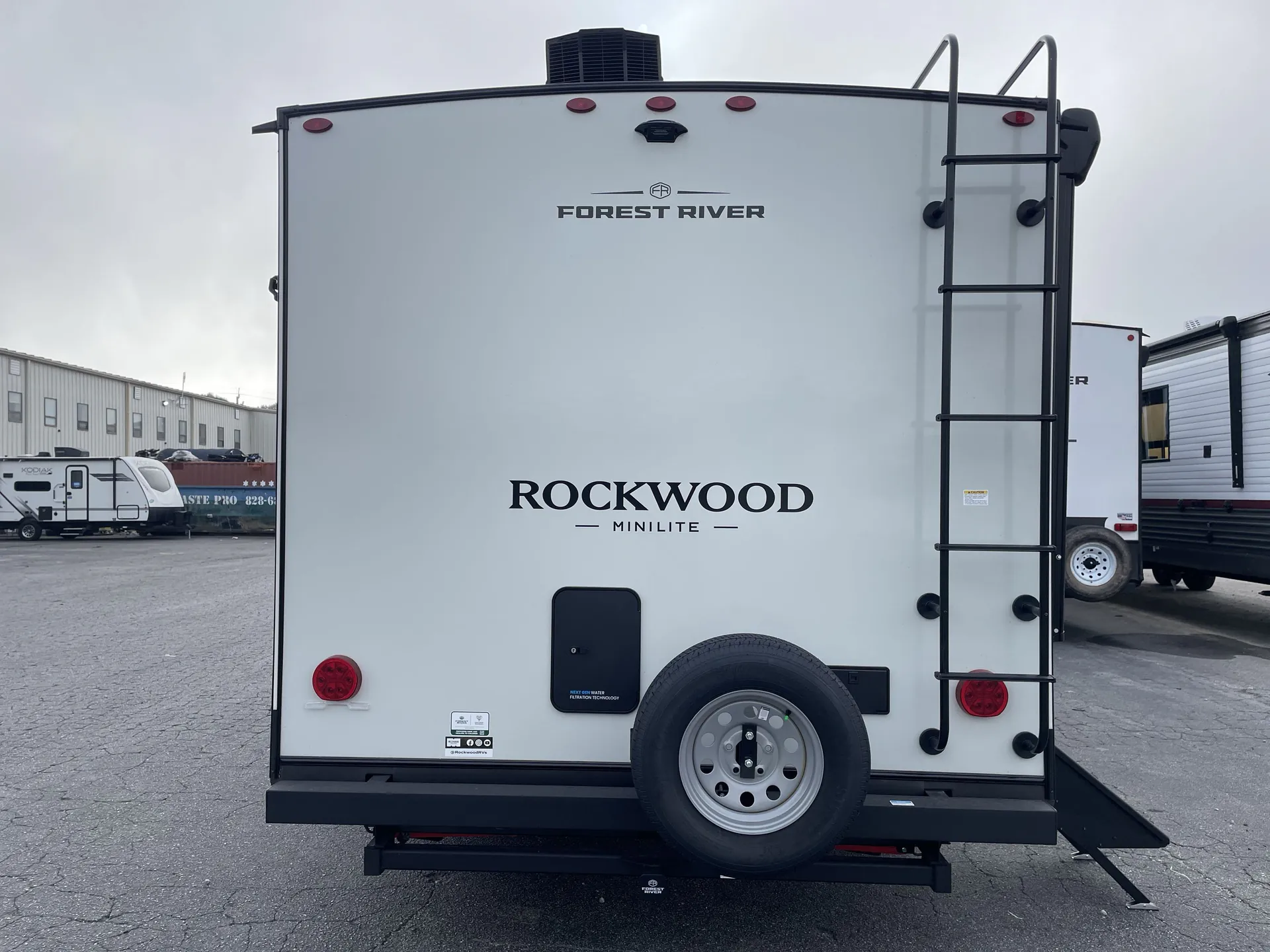 2027 Forest River Rockwood Mini Lite 2109S — backside