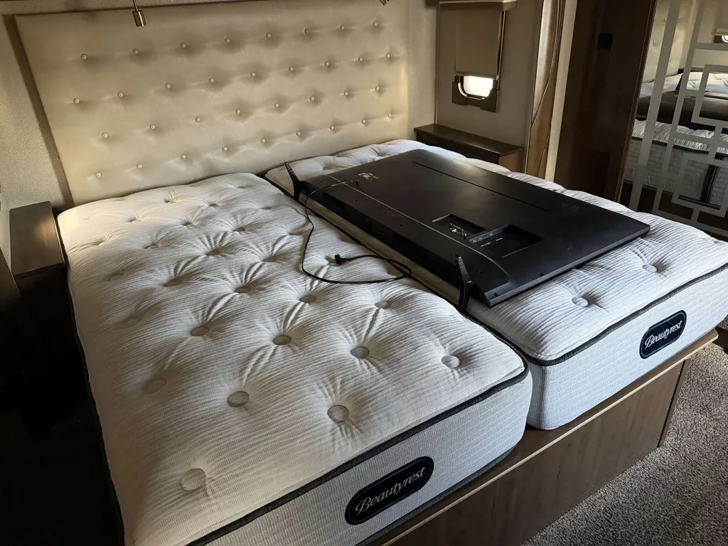 2019 Forest River Cedar Creek Champagne Edition 38EL, Photos photo 25