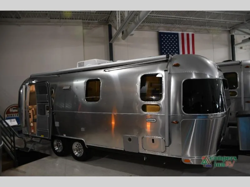 2026 Airstream Globetrotter 25FB - Photo 3