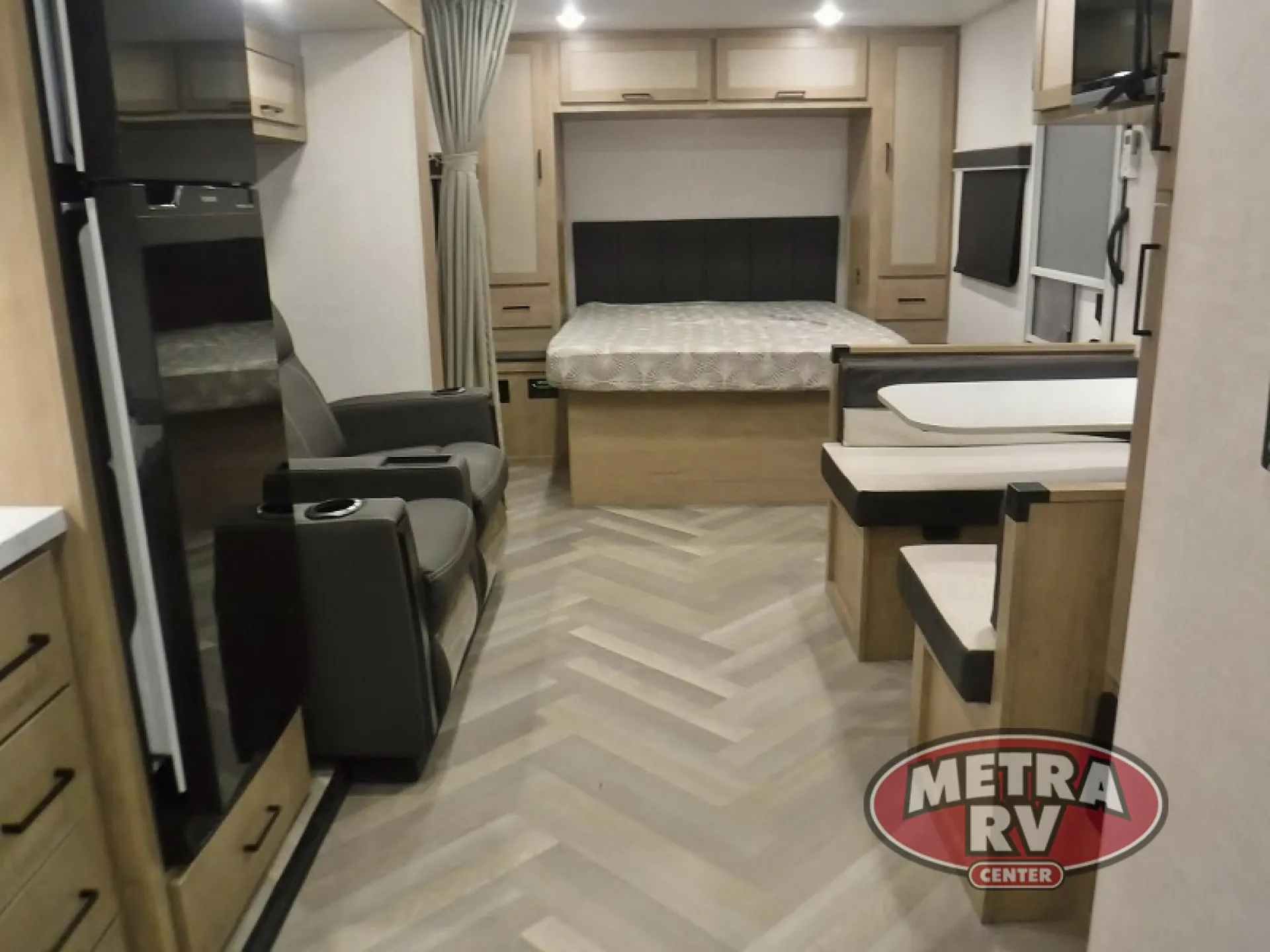 2024 Ember RV E-Series 22MLQ - Photo 4