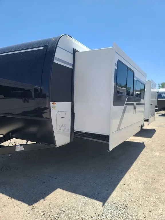 2026 Winnebago THRIVE 26FKD - Photo 3