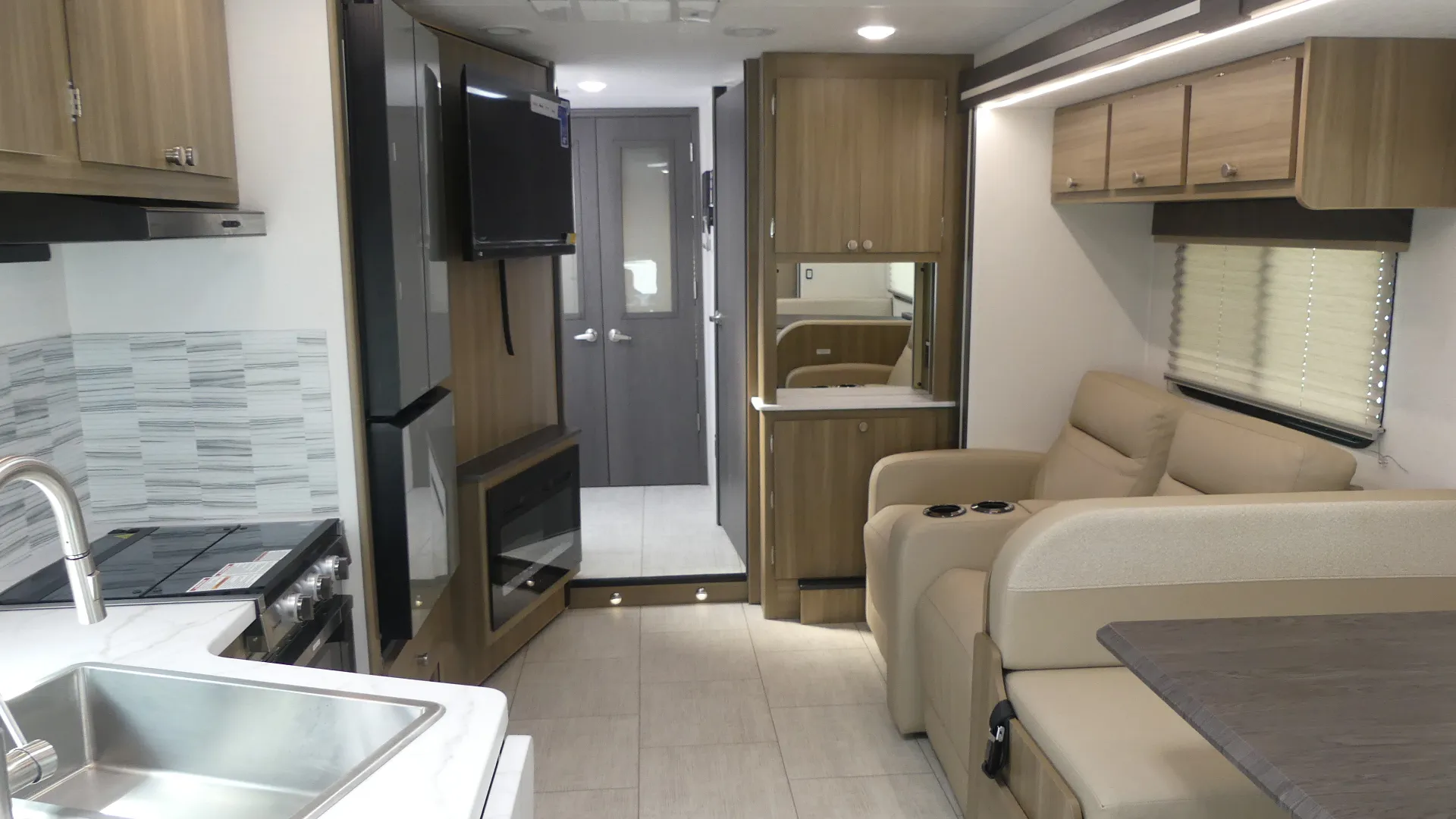 2026 Coachmen Freelander 30RS - Photo 3