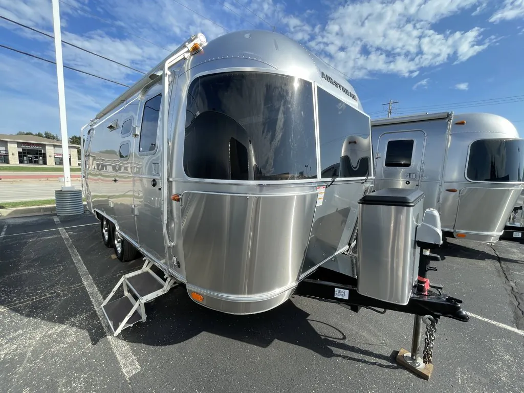 2018 Airstream International Serenity 23CB - Photo 2