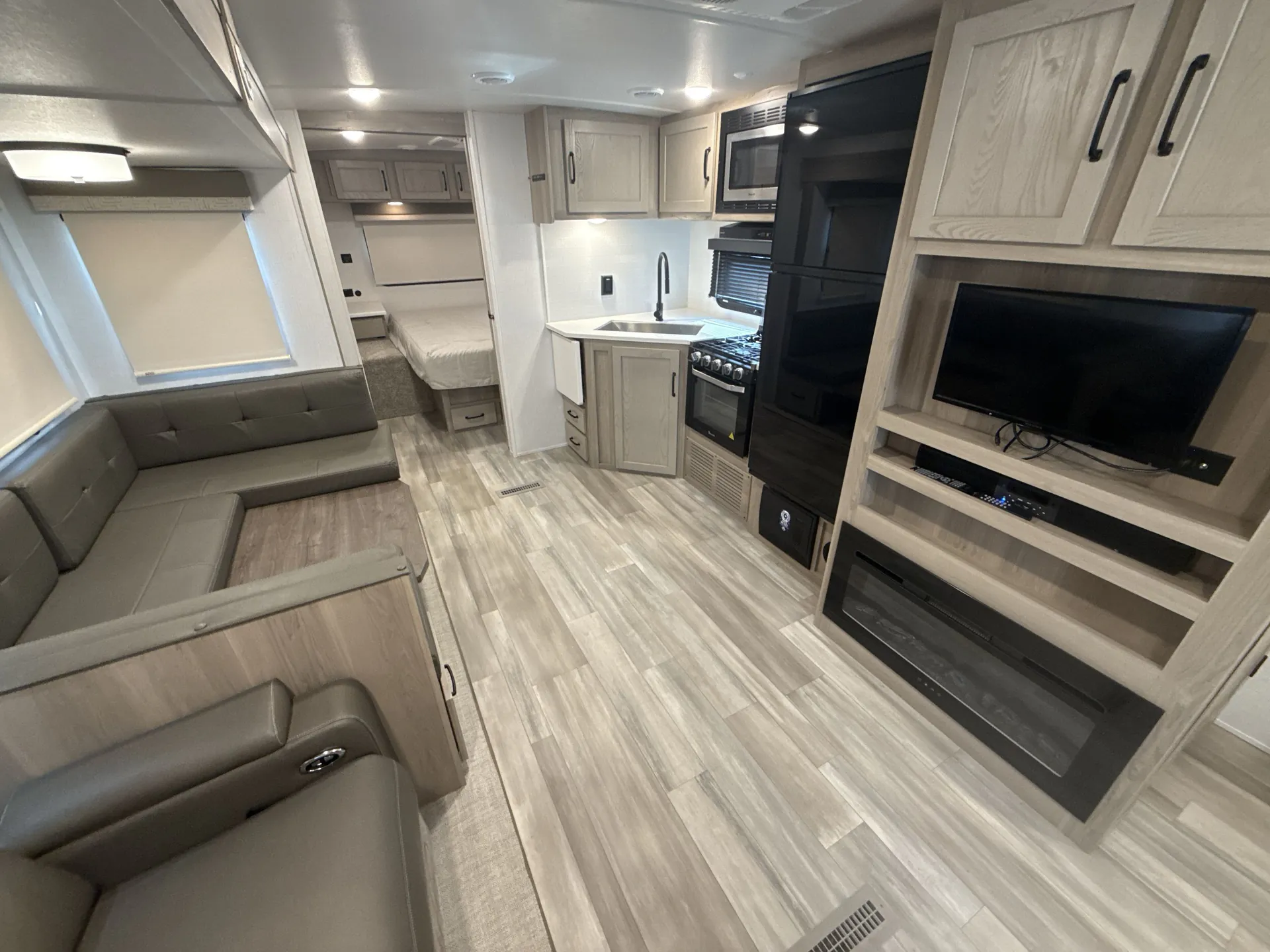 2024 Forest River Flagstaff Super Lite 27BHWS — living area main