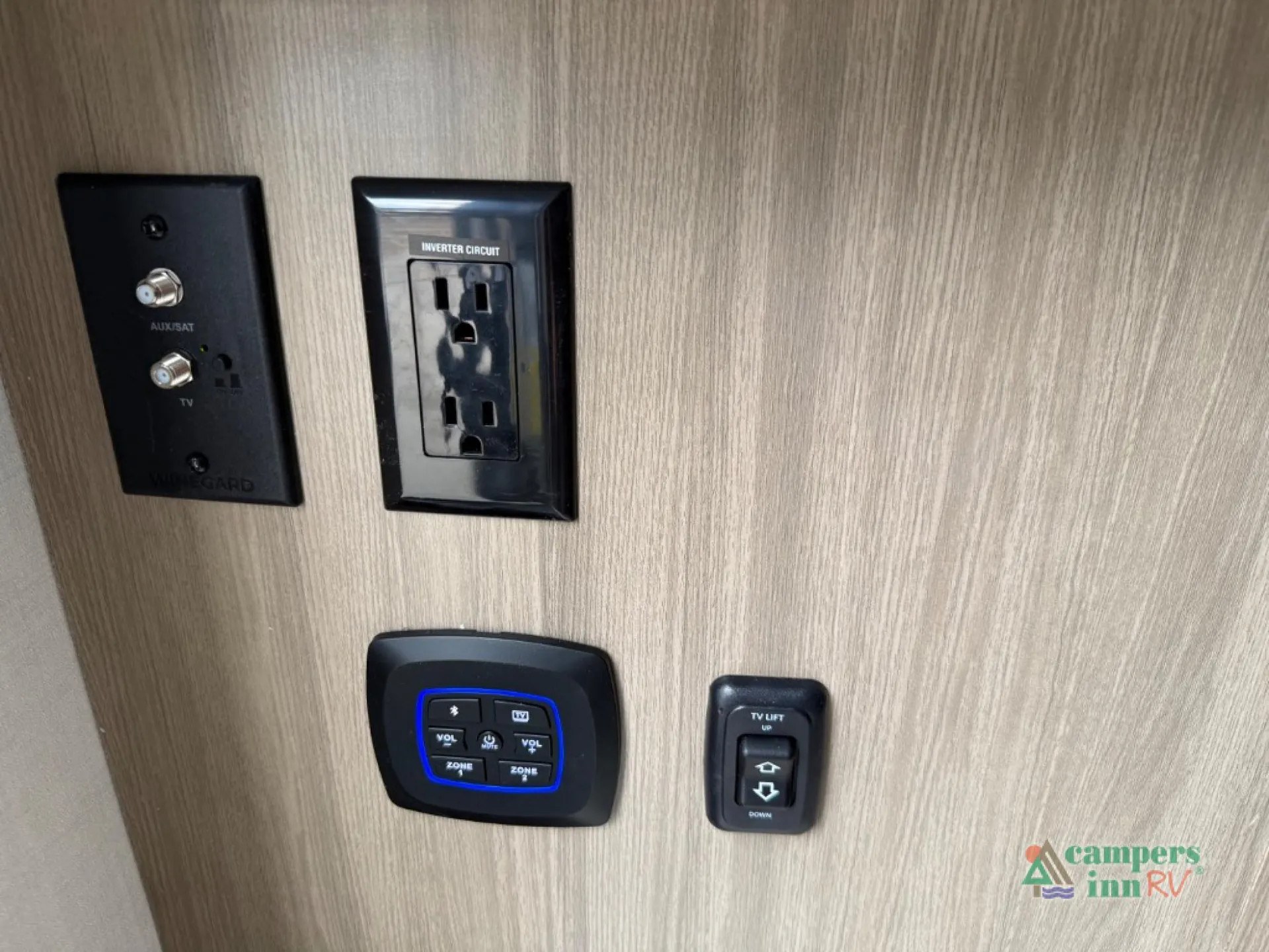 2027 Forest River RV Rockwood Ultra Lite 2711RK — Photo 7