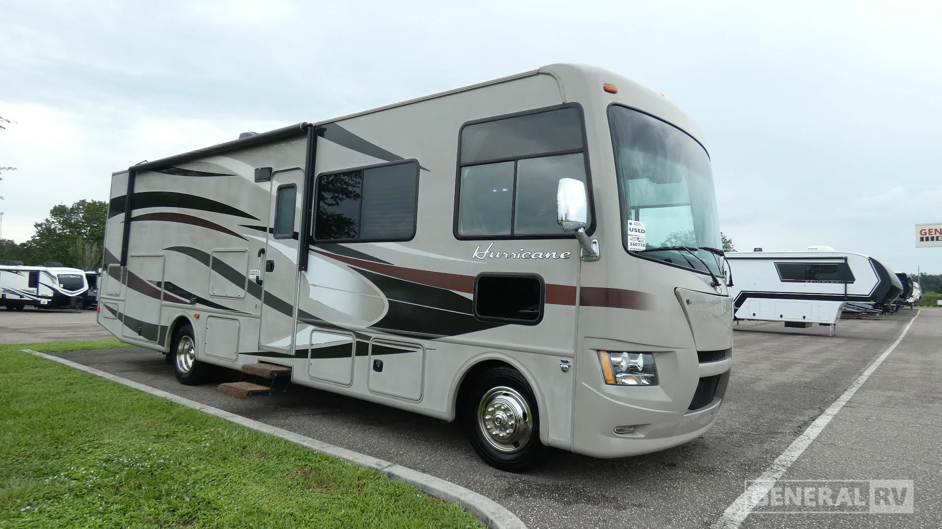 2014 Thor Motor Coach Hurricane 32N - Photo 2