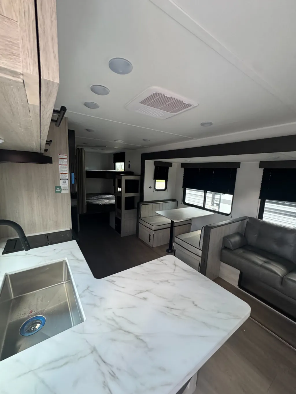 2027 East to West Della Terra 280BH, Photos photo 6