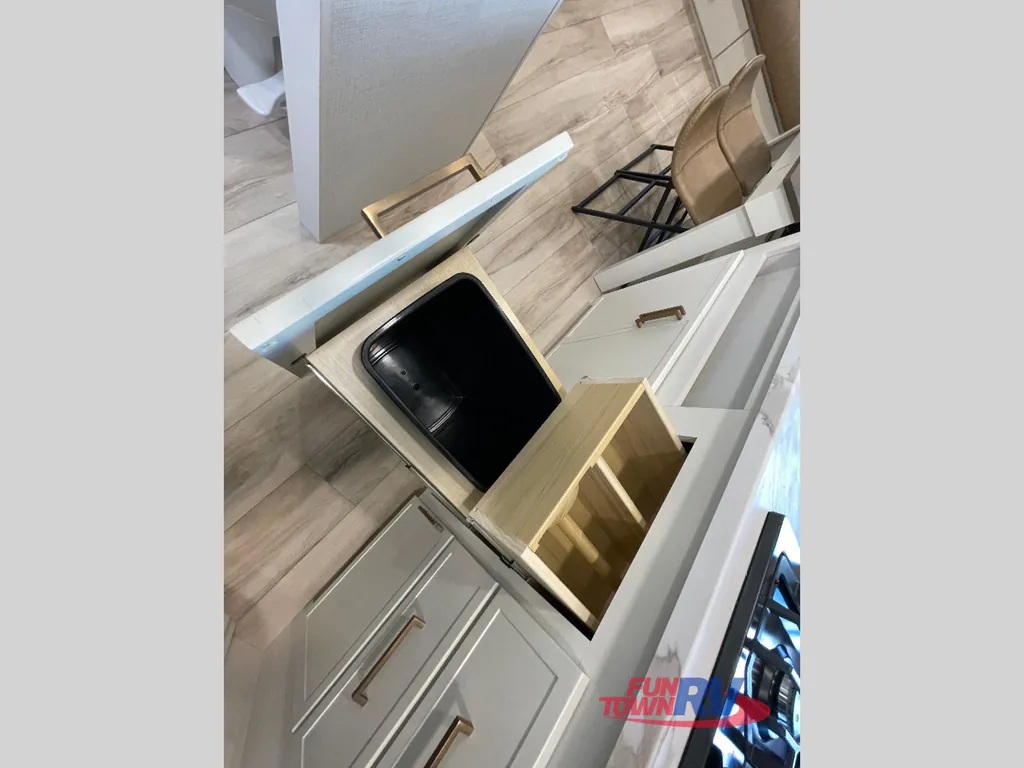 2026 Brinkley Model Ix 20X, Photos photo 10
