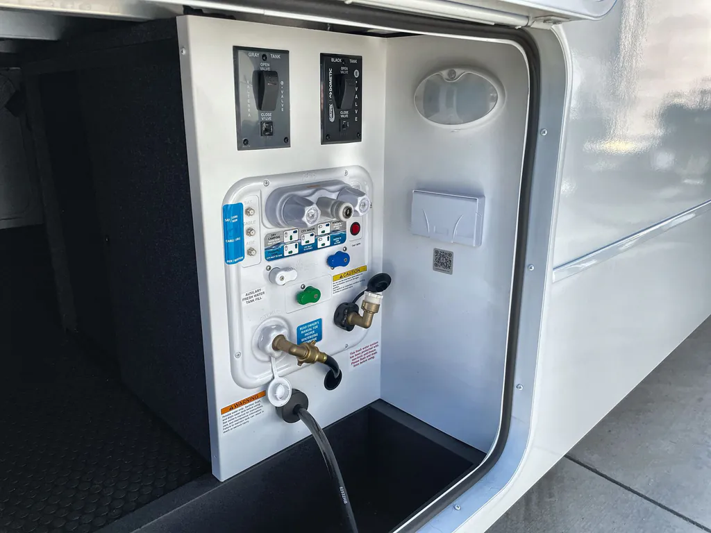 2026 Brinkley Model Z Air 297, Photos photo 6