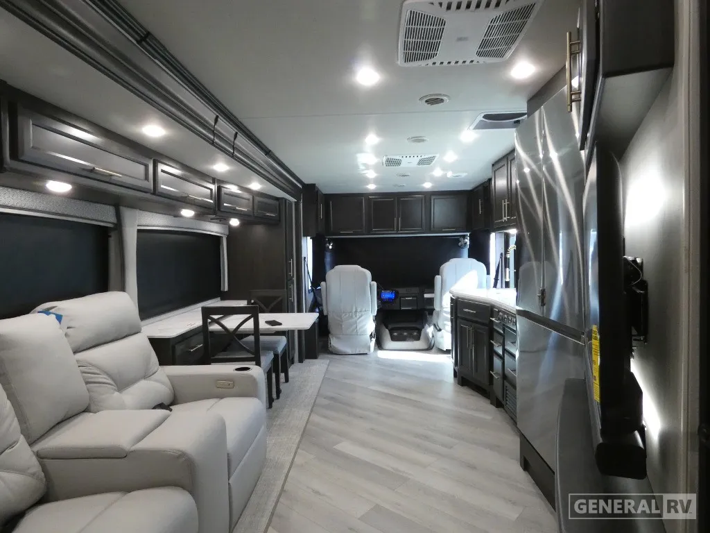 2025 Holiday Rambler Vacationer 33C - Photo 3