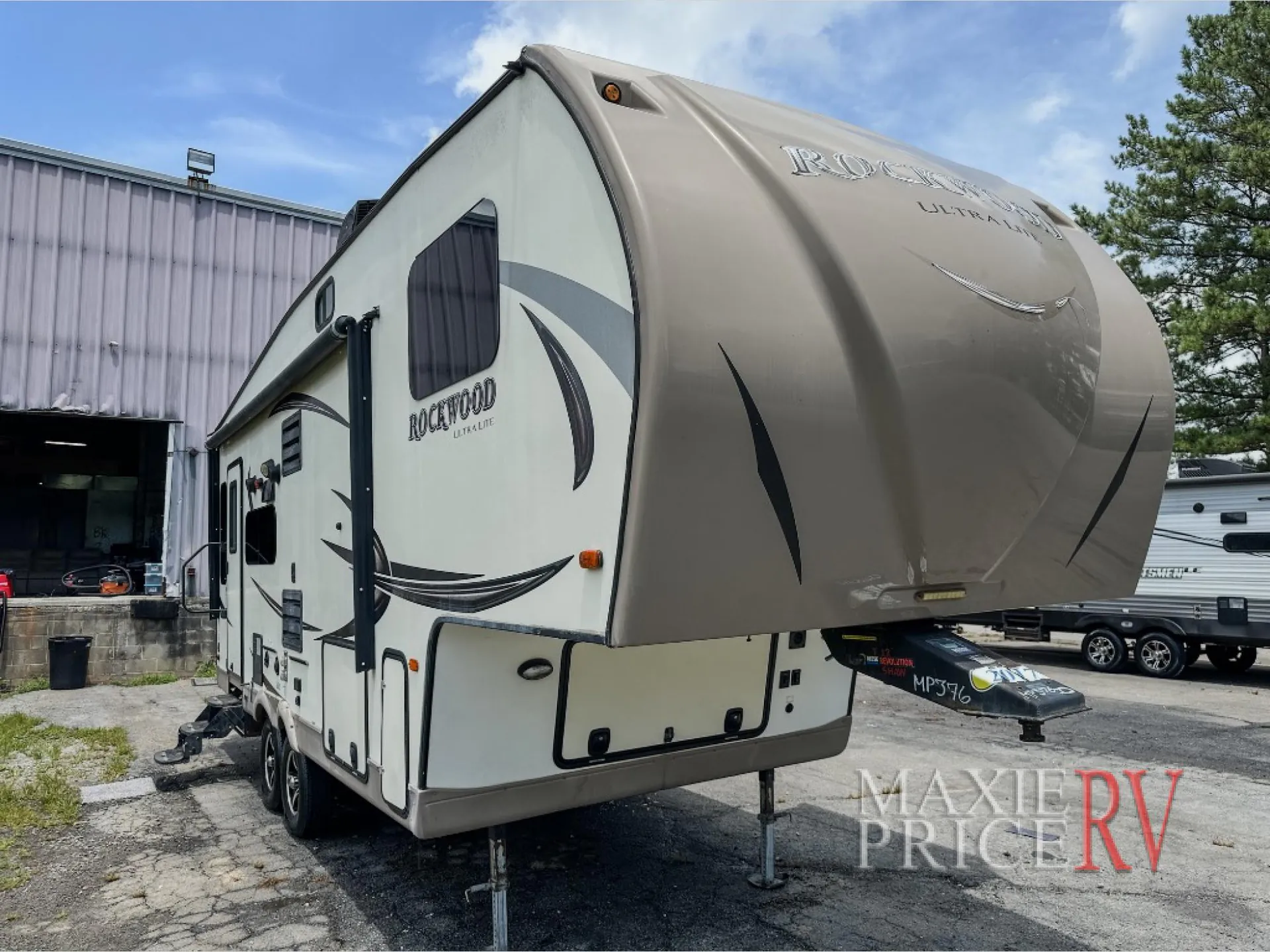 2017 Forest River Rockwood Ultra Lite 2440WS - Photo 2