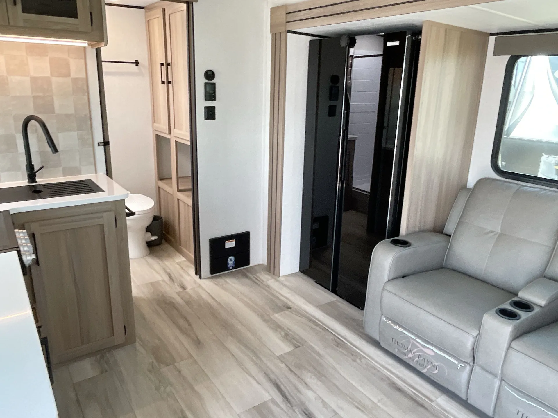 2025 Keystone Coleman Legacy 1905RB — living area main