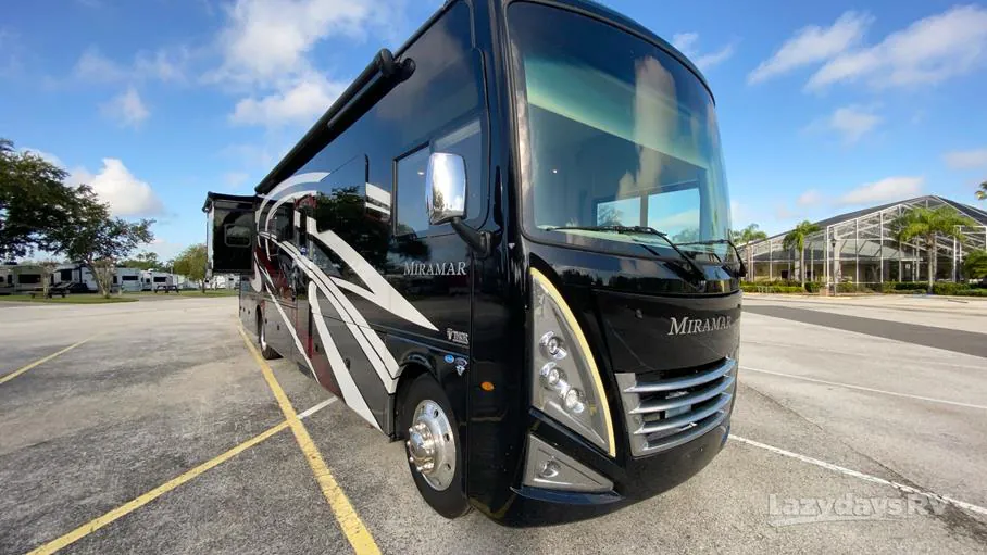 2023 Thor Motor Coach Miramar 36.1 — Photo 1