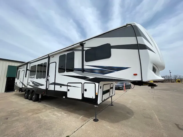 2019 Forest River Vengeance Touring Edition 381L12-6 - Photo 2