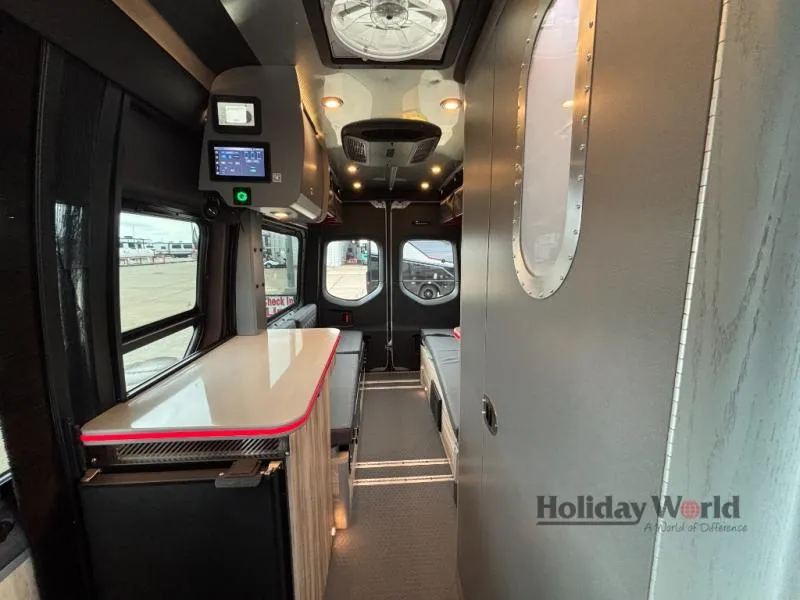 2025 Airstream Interstate 19X - Photo 4