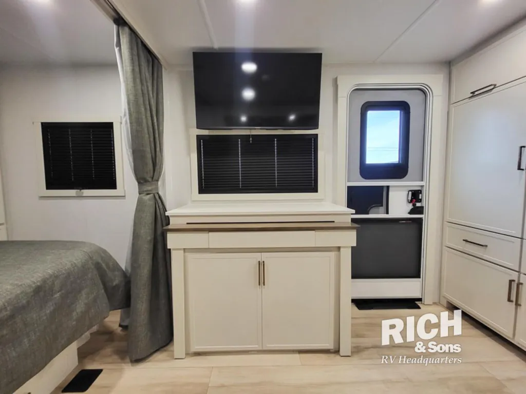 2026 Brinkley Model Ix 23X, Photos photo 10