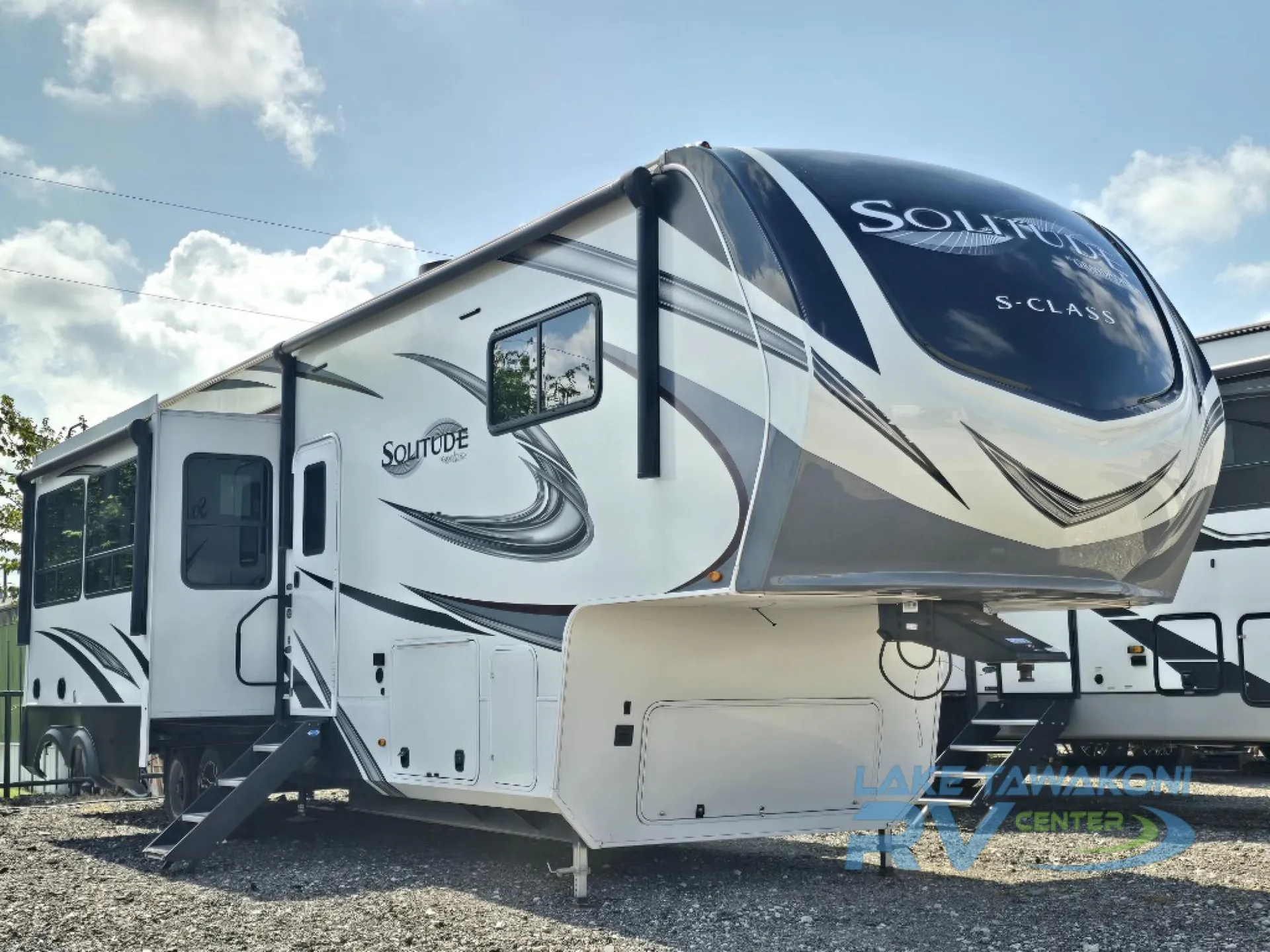 2022 Grand Design Solitude S-Class 3950BH-R - Photo 2