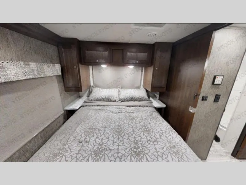 2019 Forest River Sunseeker LE 3250DSLE - Photo 4