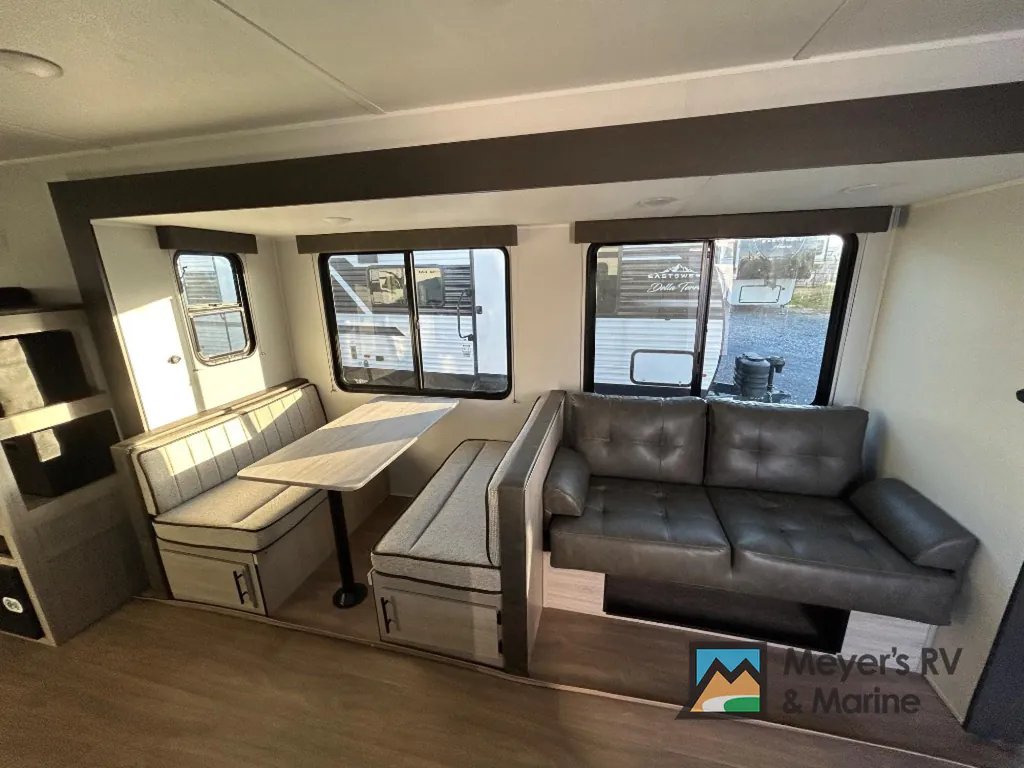 2027 East to West Della Terra 280BH, Photos photo 11
