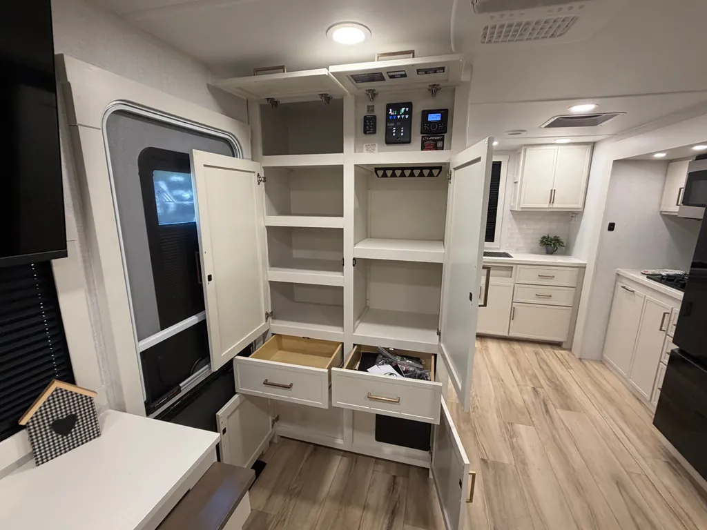 2026 Brinkley Model I 235, Photos photo 22