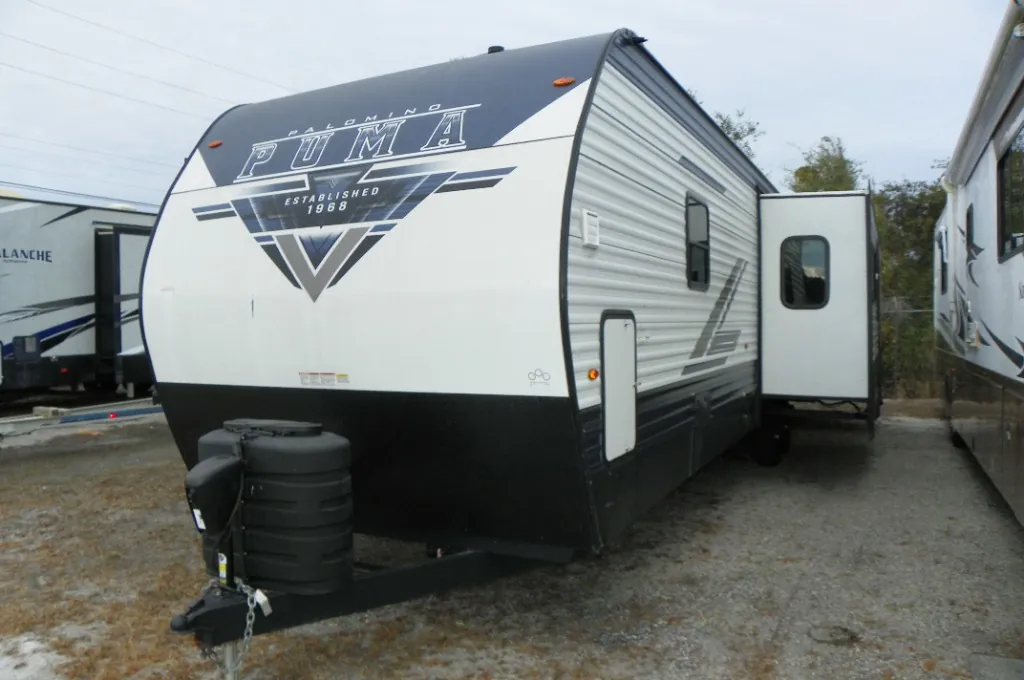 2024 Palomino Puma 32BHQS - Photo 3