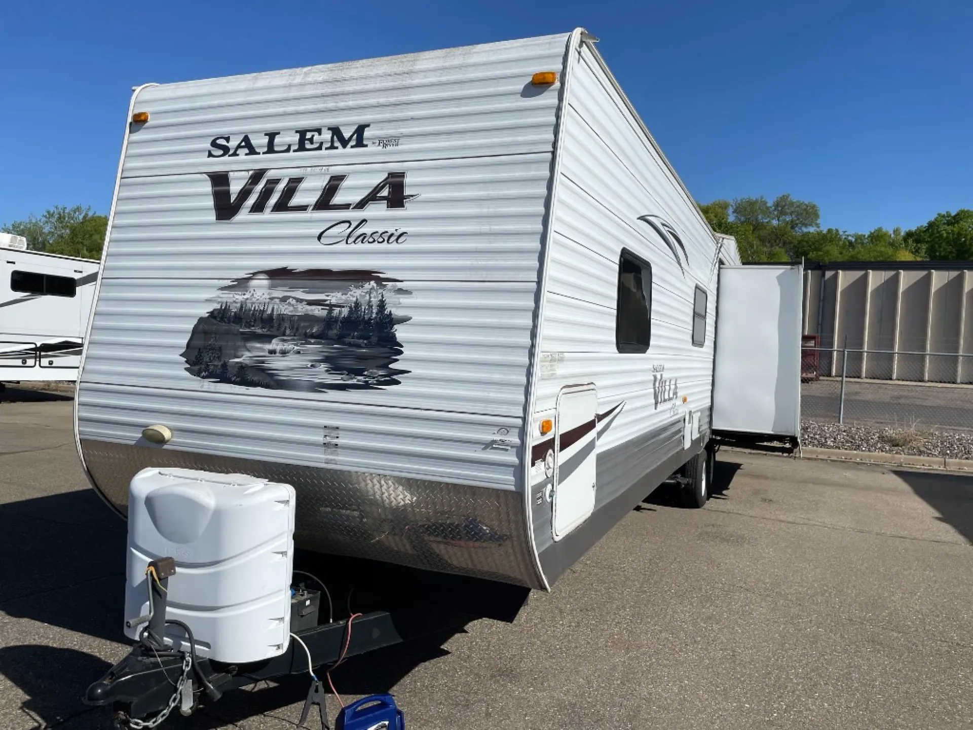 2011 Forest River Salem Villa 372REDS dealer photo 3 from Hilltop Camper and RV