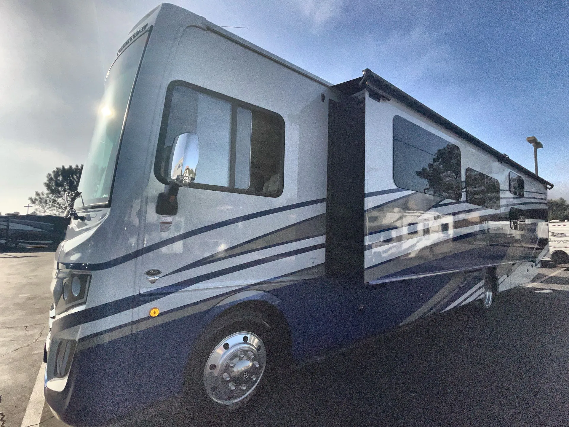 2025 Fleetwood Bounder 36F - Photo 4