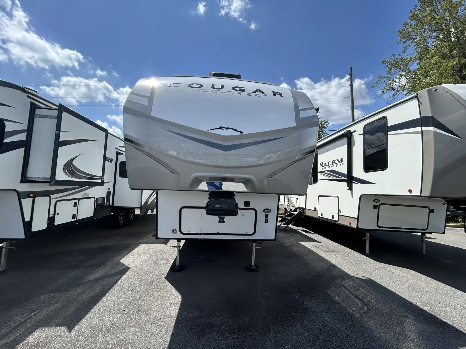 2024 Keystone Cougar Half-Ton 23MLE - Photo 2