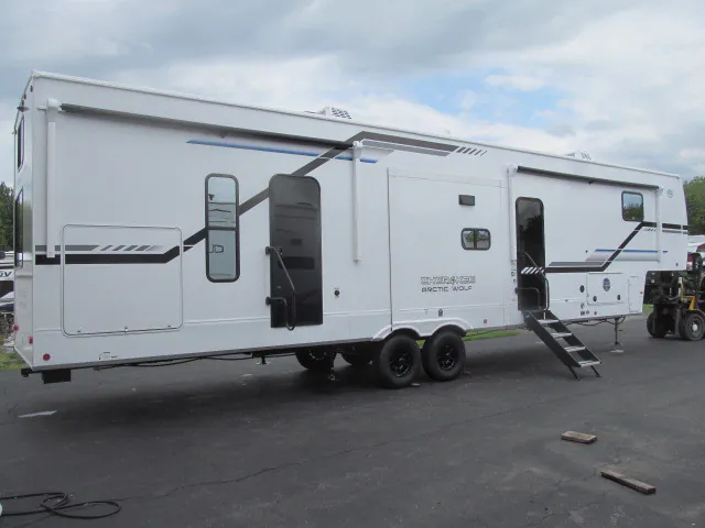 2026 Forest River Arctic Wolf 3750SUITE - Photo 4