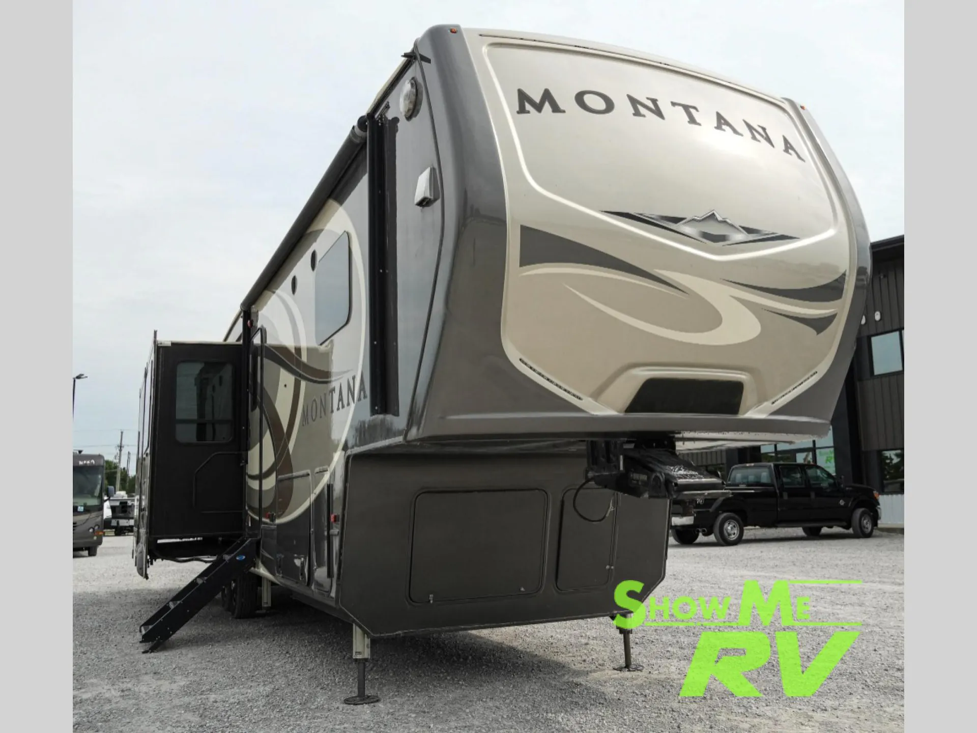 2018 Keystone Montana 3560RL - Photo 2