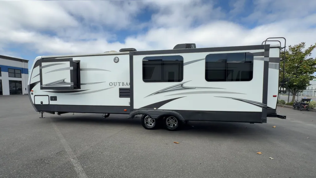 2018 Keystone Outback 298RE, Photos photo 4