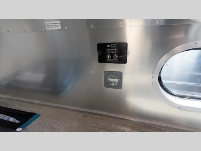 2026 Airstream International 27FB - Photo 4