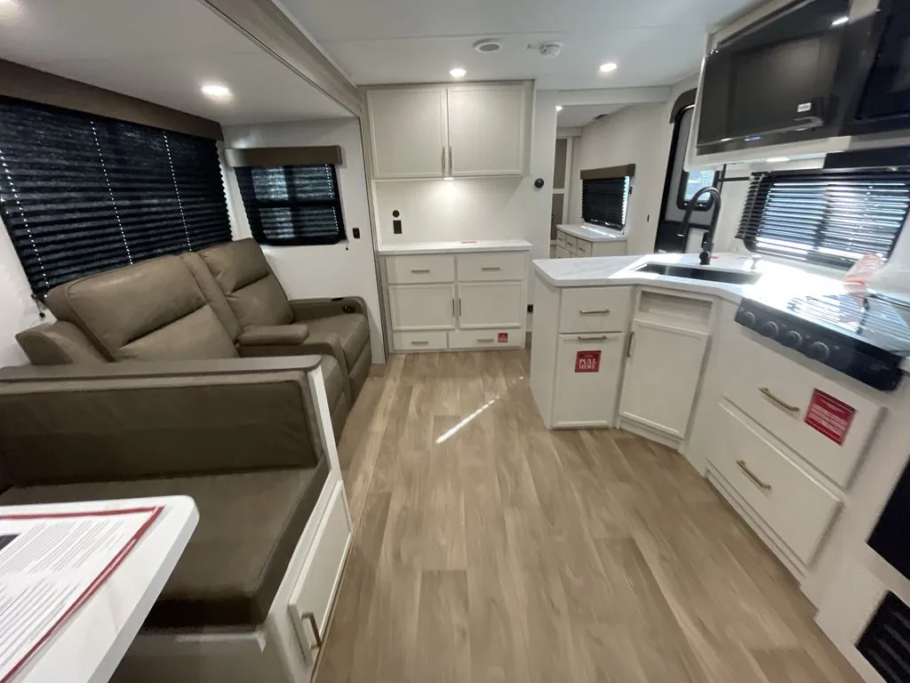 2027 Grand Design Transcend 335BHT, Photos photo 36