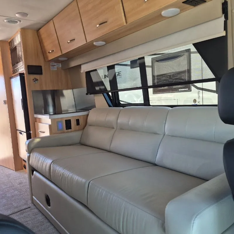 2025 Chinook RV Summit DS, Photos photo 8