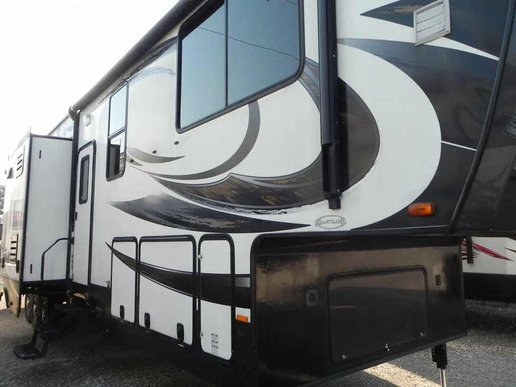 2015 Heartland Cyclone 4100 - Photo 4