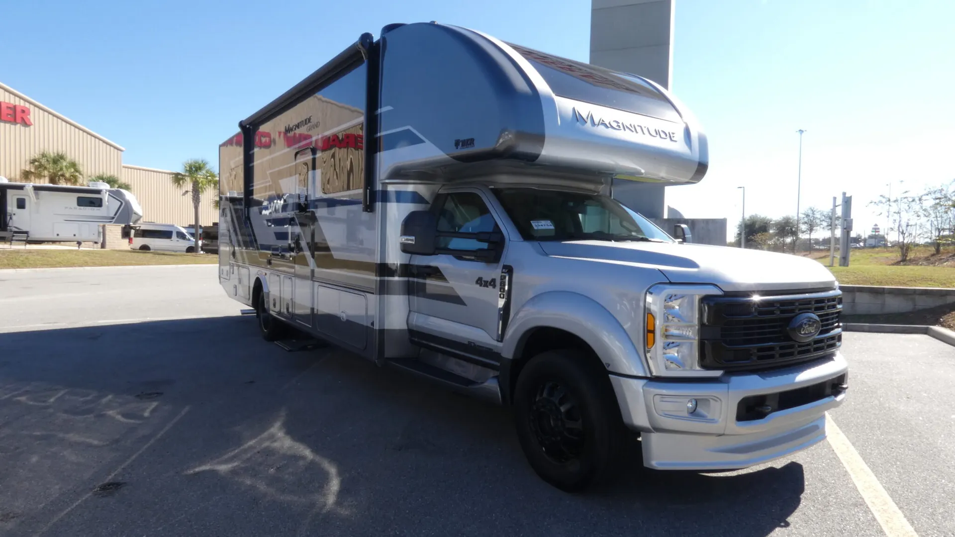 2026 Thor Motor Coach Magnitude Grand L35 - Photo 2