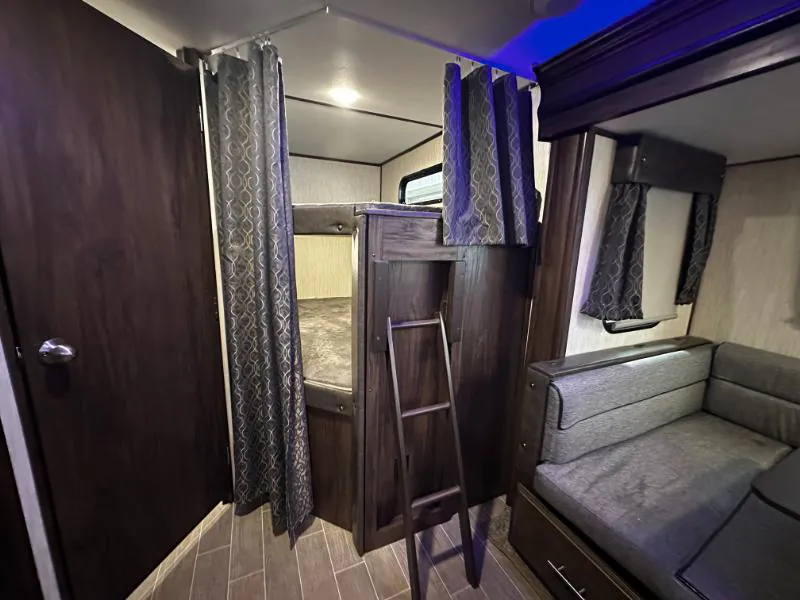 2019 Forest River Cherokee Alpha Wolf 26DBH-L, Photos photo 13