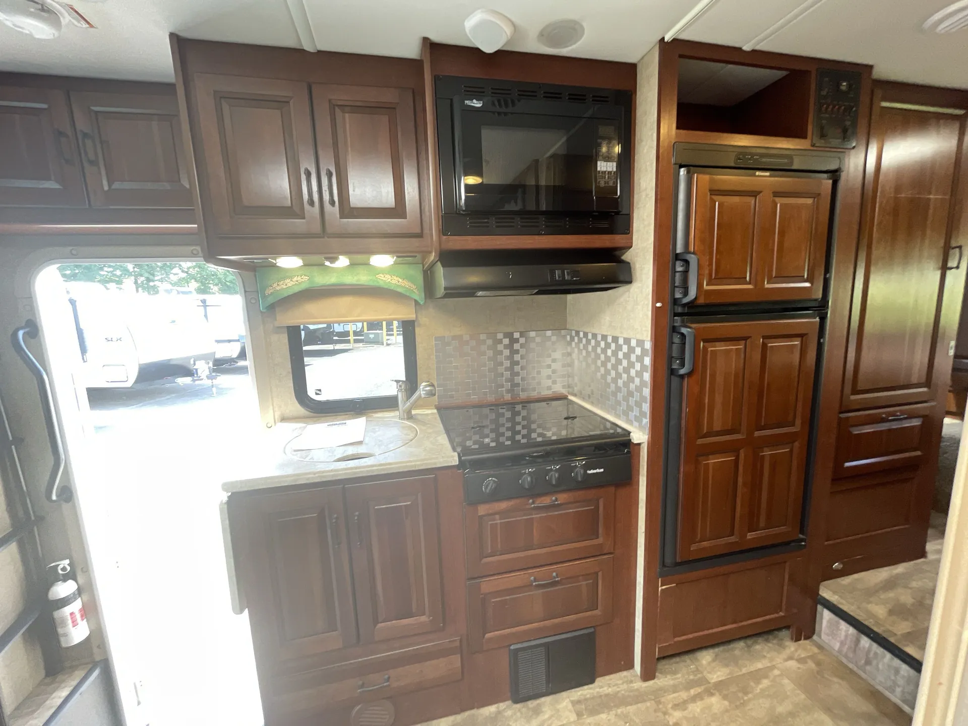 2016 Forest River Sunseeker MBS 2400R — living area main