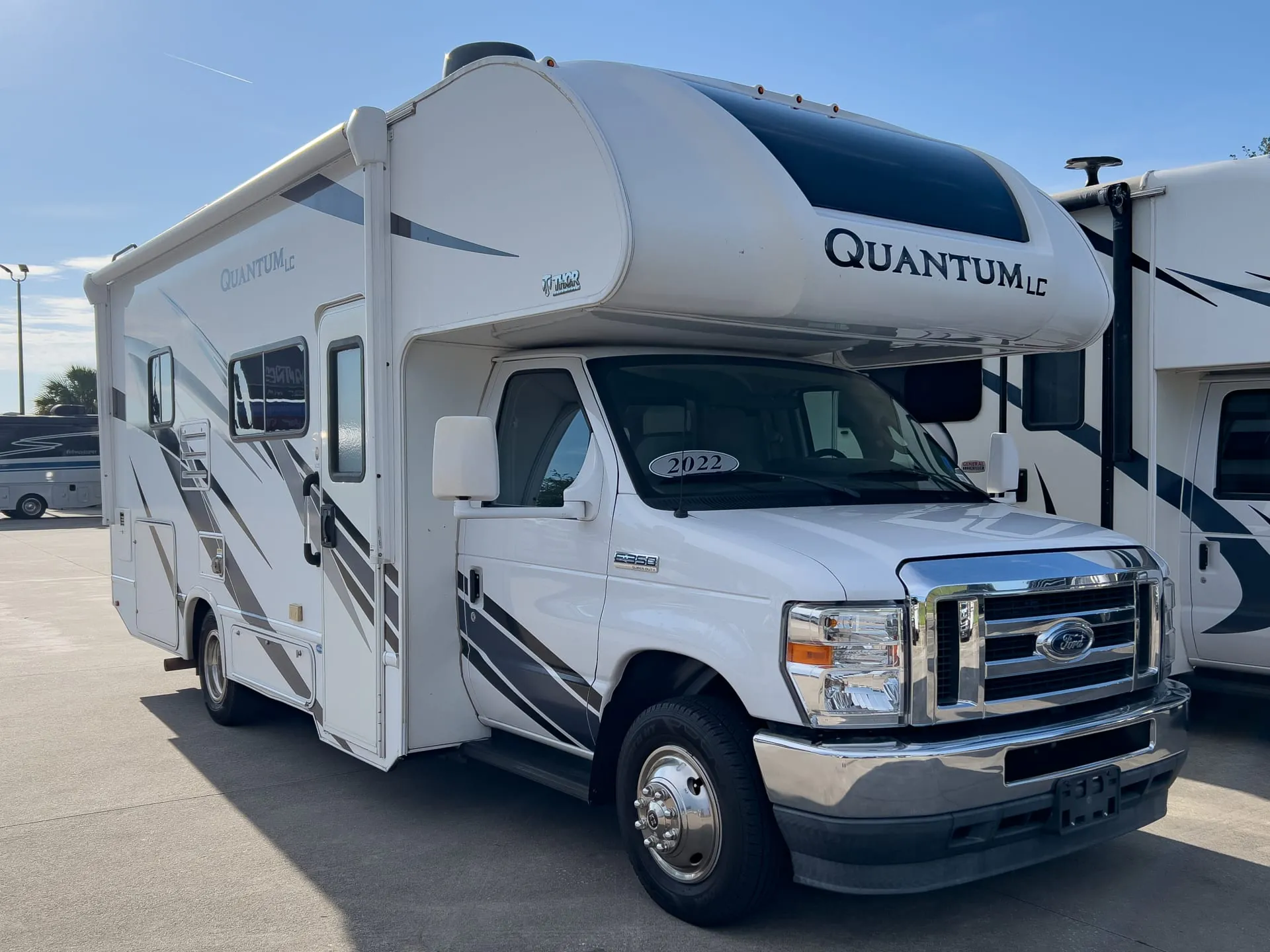 2022 Thor Motor Coach Quantum LC25 - Photo 2