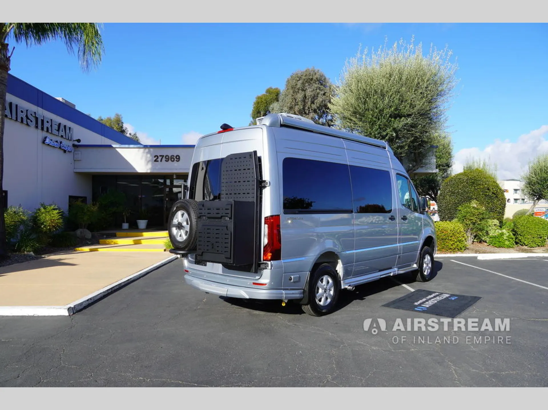 2025 Airstream Interstate 19 AWD - Photo 4