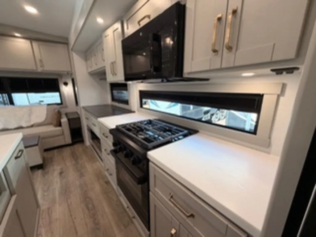2026 Brinkley Model Z 3600, Photos photo 16