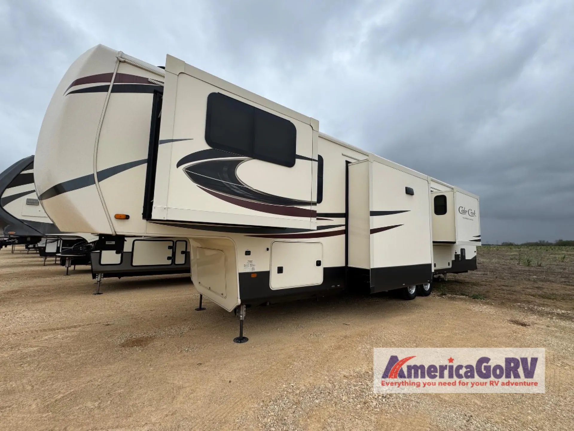2020 Forest River Cedar Creek Silverback 37FLB - Photo 3